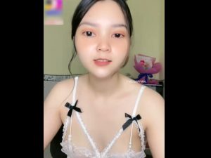 Em công nhân Thái Nguyên livestream mời chào